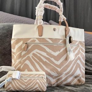 🧡COACH canvas tote w/ matching wristlet wallet🧡